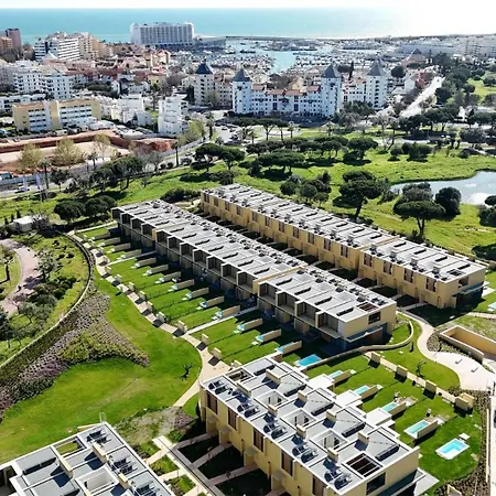 Essence By Clever Details, Private Pool, Location Pensionat