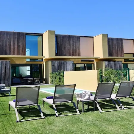 Essence By Clever Details, Private Pool, Location 招待所