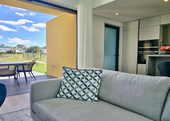 Essence By Clever Details, Private Pool, Location