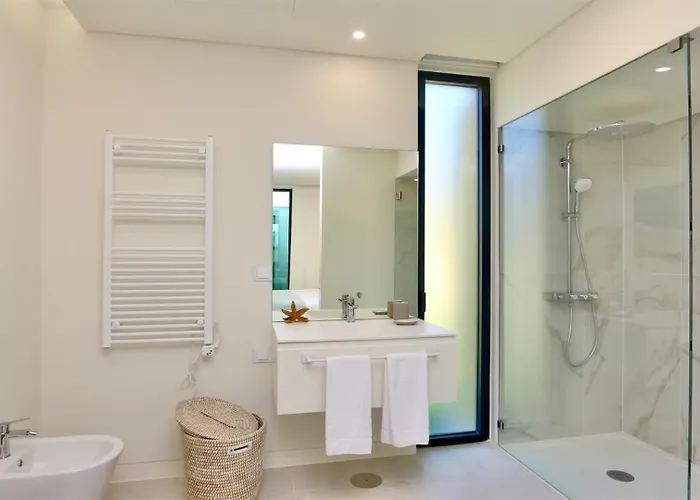 Πανσιόν Essence By Clever Details, Private Pool, Location Βιλαμούρα